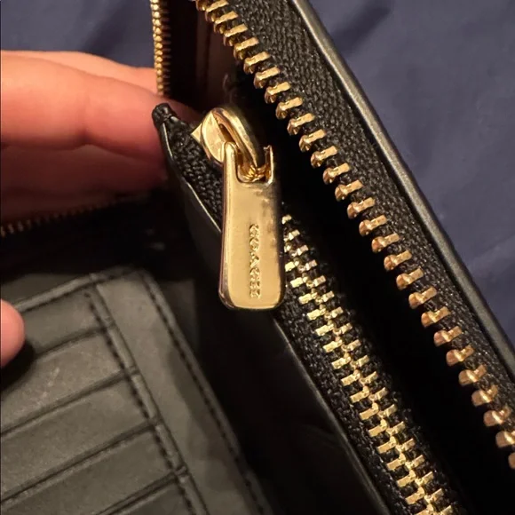 Coach Medium Id Zip Wallet - Picture 9 of 9
